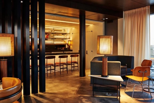 Queen Room Near Cabana Club CHI 6 Luxury Bookings