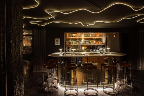 Queen Room Near Cabana Club CHI 7 Luxury Bookings