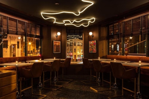 Queen Room Near Cabana Club CHI 8 Luxury Bookings