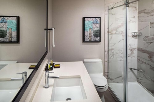 Deluxe King Room Near The Big Greek Cafe WDC 3 Luxury Bookings