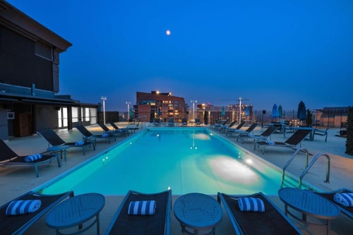 Deluxe King Room Near The Big Greek Cafe WDC 12 Luxury Bookings