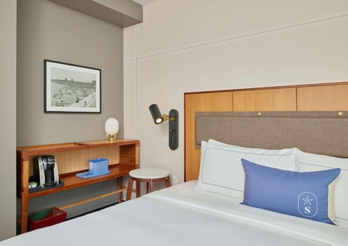 King Room Near Shakespeare Theater CHI 1 Luxury Bookings