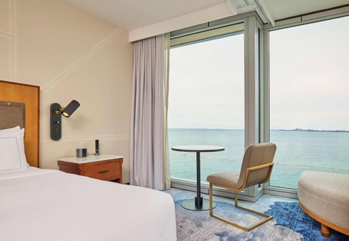 King Room Near Shakespeare Theater CHI 2 Luxury Bookings