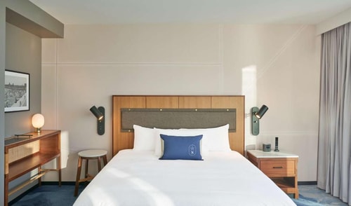 King Room Near Shakespeare Theater CHI 3 Luxury Bookings
