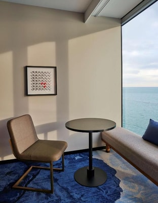 King Room Near Shakespeare Theater CHI 4 Luxury Bookings