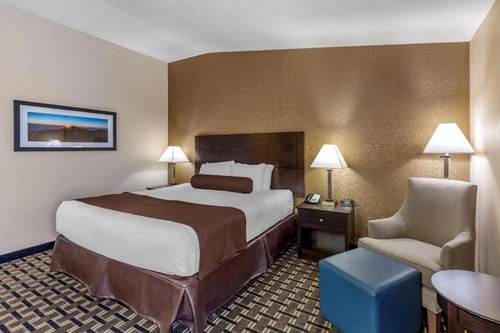 Queen Room Near Dream Dental LAS 1 Luxury Bookings