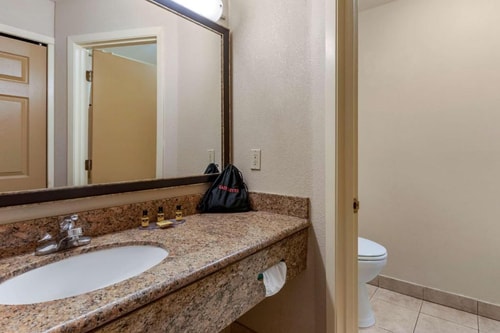 Queen Room Near Dream Dental LAS 8 Luxury Bookings