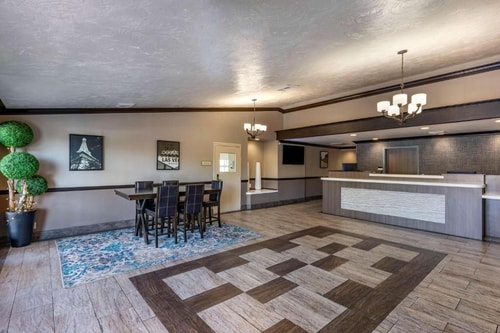 Queen Room Near Dream Dental LAS 11 Luxury Bookings