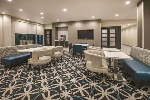 King Room Near Riparian Bar & Grill DAL 6 Luxury Bookings