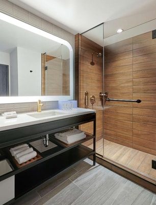 King Room Near Shakespeare Theater CHI 6 Luxury Bookings
