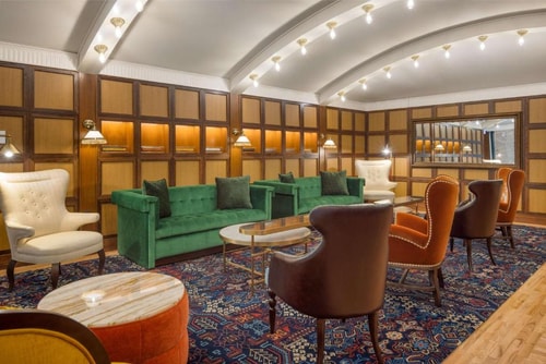 King Room Near Jimmy Johns CHI 5 Luxury Bookings