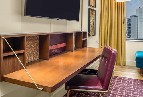 King Room Near Jimmy Johns CHI 2 Luxury Bookings