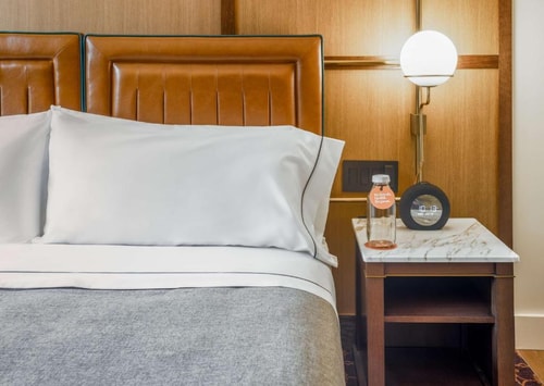 King Room Near Jimmy Johns CHI 1 Luxury Bookings