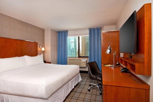 Deluxe King Room Near Los Tacos NYC Luxury Bookings