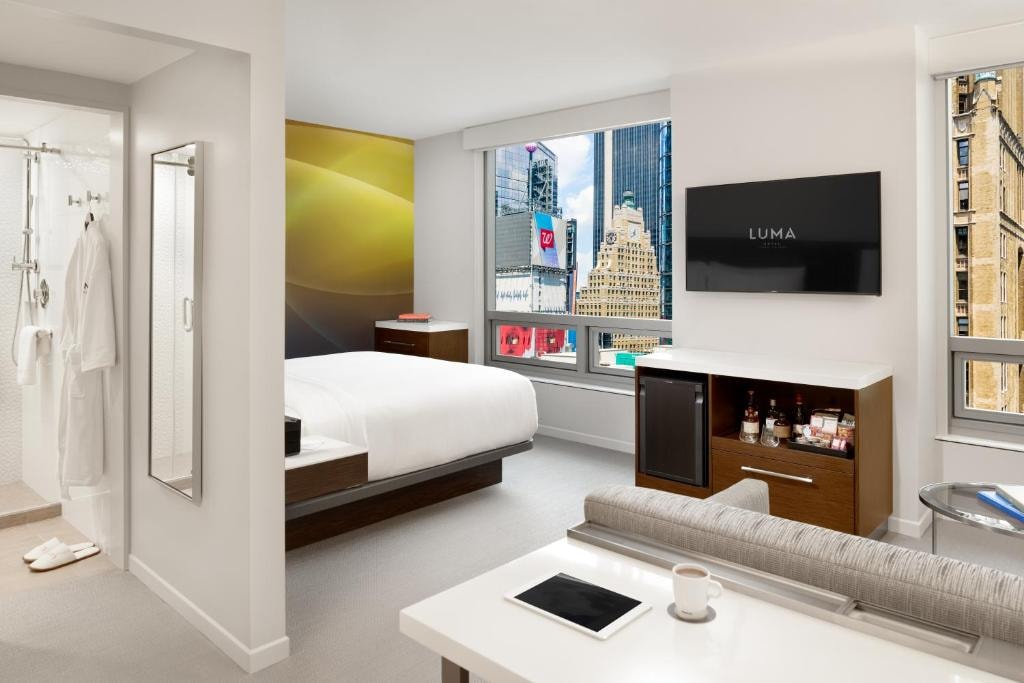 King Suite Near Fount Church NYC Luxury Bookings