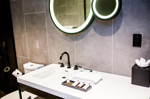1 Bedroom King Suite Near TMobile NYC 3 Luxury Bookings