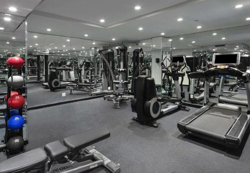 1 Bedroom King Suite Near TMobile NYC 14 Luxury Bookings