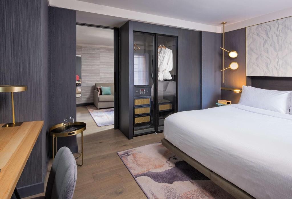 1 Bedroom King Suite Near TMobile NYC Luxury Bookings