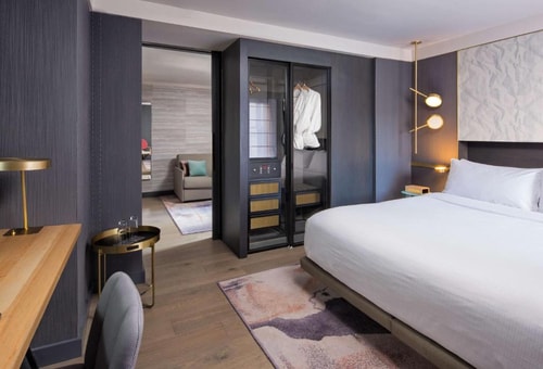 1 Bedroom King Suite Near TMobile NYC Luxury Bookings