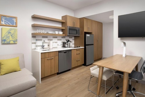 Queen Studio Near Madame Tussauds ORL 3 Luxury Bookings