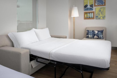 Queen Studio Near Madame Tussauds ORL 2 Luxury Bookings