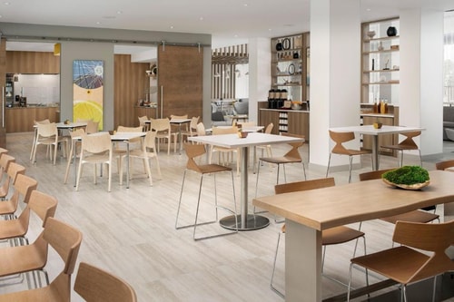 Queen Studio Near Madame Tussauds ORL 7 Luxury Bookings