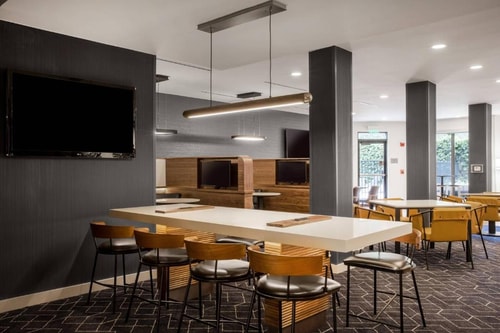 King Room Near UKG Inc ORL 7 Luxury Bookings