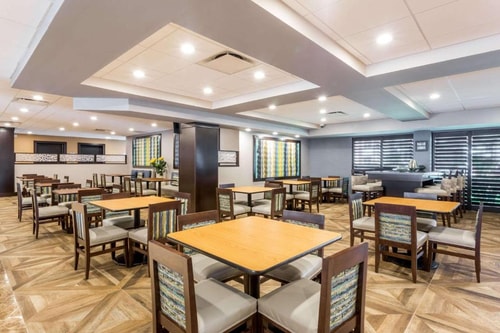 King Room Near Tennis Courts ORL 8 Luxury Bookings