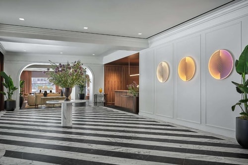 Guest Room Near Carbide Carbon Building CHI 7 Luxury Bookings