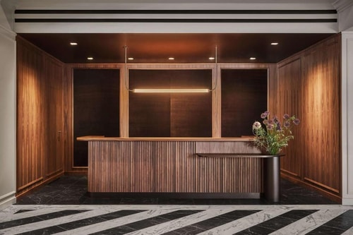 Guest Room Near Carbide Carbon Building CHI 12 Luxury Bookings