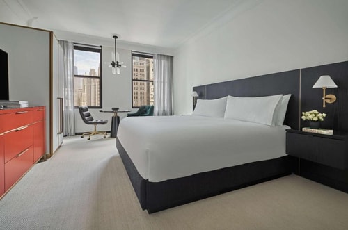Guest Room Near Carbide Carbon Building CHI 3 Luxury Bookings
