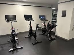 Guest Room Near Carbide Carbon Building CHI 13 Luxury Bookings