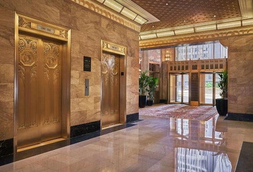 Guest Room Near Carbide Carbon Building CHI 10 Luxury Bookings