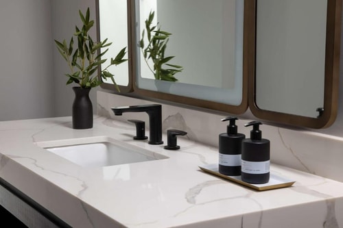 Guest Room Near Carbide Carbon Building CHI 5 Luxury Bookings