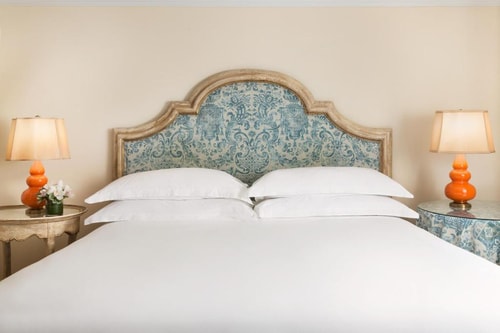 Deluxe King Room Near Mama Halal Food NYC Luxury Bookings