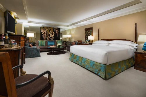 Deluxe King Room Near Mama Halal Food NYC 1 Luxury Bookings