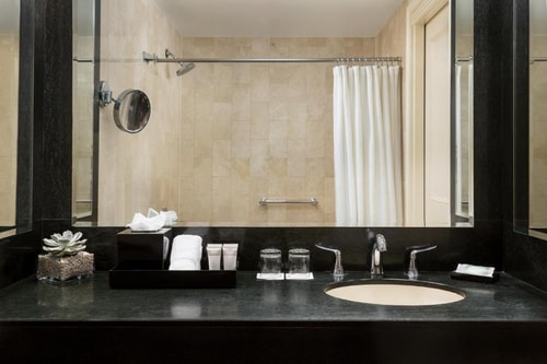Deluxe King Room Near Mama Halal Food NYC 5 Luxury Bookings