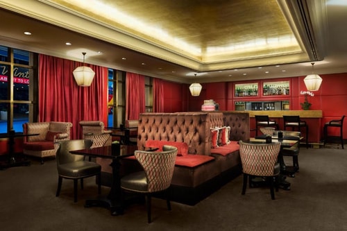 Deluxe King Room Near Mama Halal Food NYC 7 Luxury Bookings