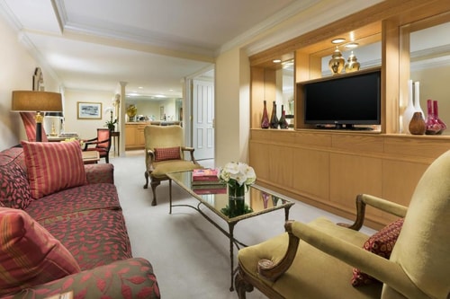 Deluxe King Room Near Mama Halal Food NYC 8 Luxury Bookings