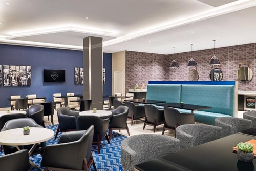 Guest room Near House of Blues CHI 6 Luxury Bookings