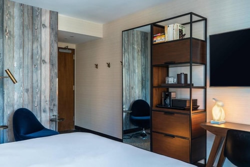 Guest Room,1 King Near Lulla NYC 2 Luxury Bookings