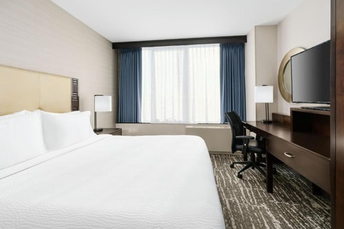 King Room Near Quik Park NYC Luxury Bookings