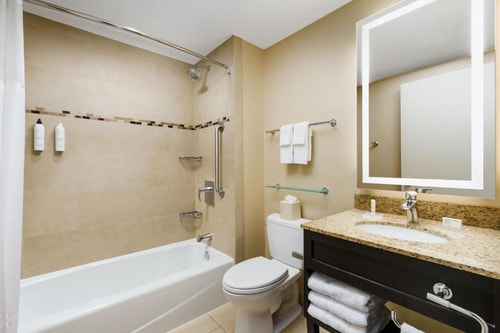 King Room Near Quik Park NYC 2 Luxury Bookings