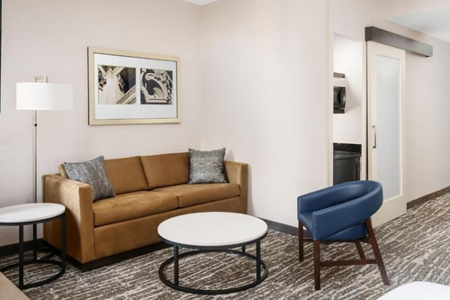 King Room Near Quik Park NYC 3 Luxury Bookings
