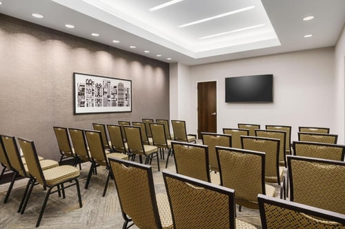 King Room Near Quik Park NYC 7 Luxury Bookings