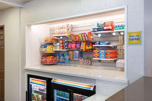 Queen Room Near Sahara West Library LAS 8 Luxury Bookings