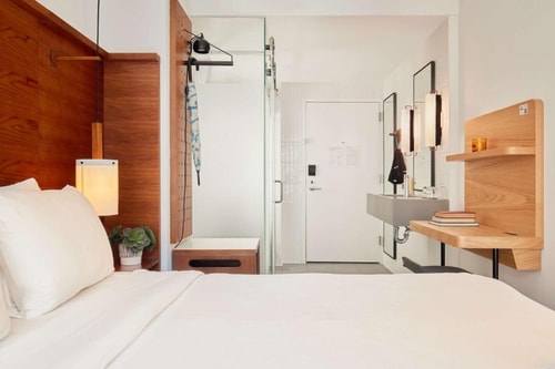 Queen Room Near lindens NYC 3 Luxury Bookings