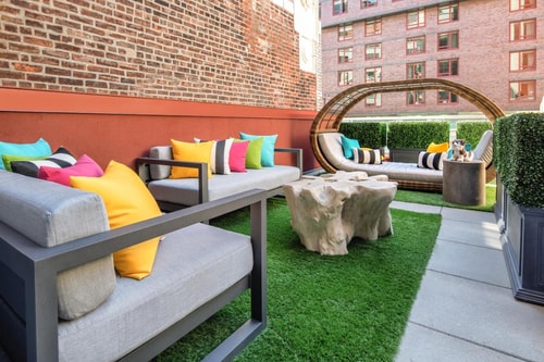 Persona Queen Near Cuco de Frutos Gallery NYC 13 Luxury Bookings
