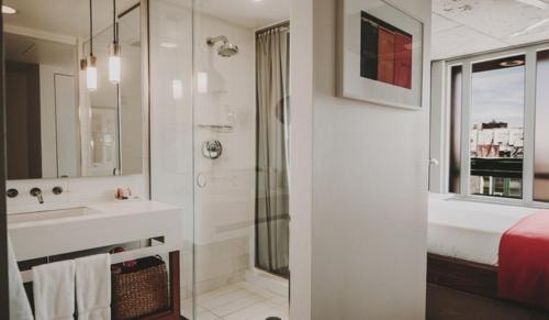 Superior Queen Room Near Capricious NYC 4 Luxury Bookings