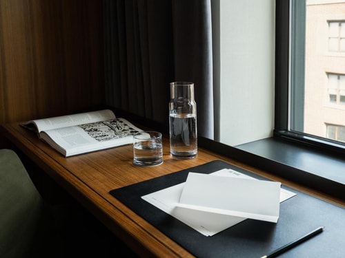 Interior Queen Near Gristedes NYC 2 Luxury Bookings